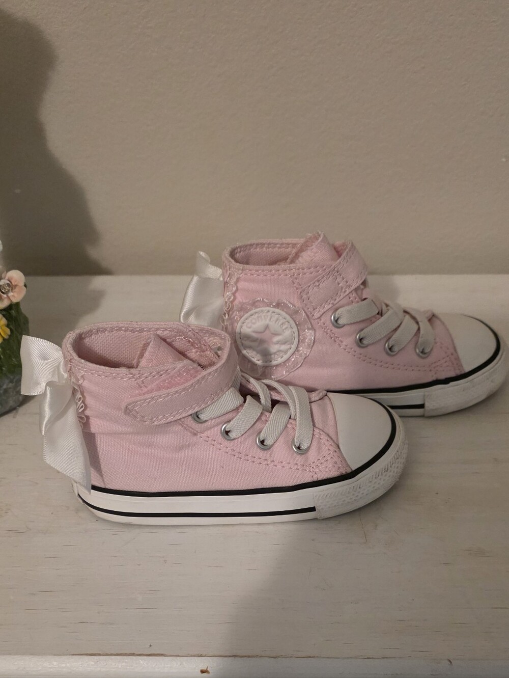 Converse Size 6 toddler- Pink Canvas High-Top Sneakers with LACE AND BOW accents - Picture 2 of 6